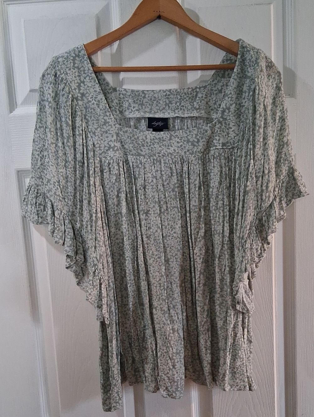 Light Green Floral Peasant Top Daytrip By Buckle